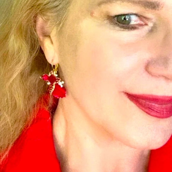 RubyRed Delicate❤️🌹"Roses Are Red" Rhinestone & Gold Leverback Earrings - Picture 8 of 11